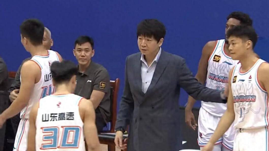 开云体育-关于加时末段山东男篮调整名单以备NBA常规赛；完成体检环节打磨；态度坚定；资深球员宣示担当的信息